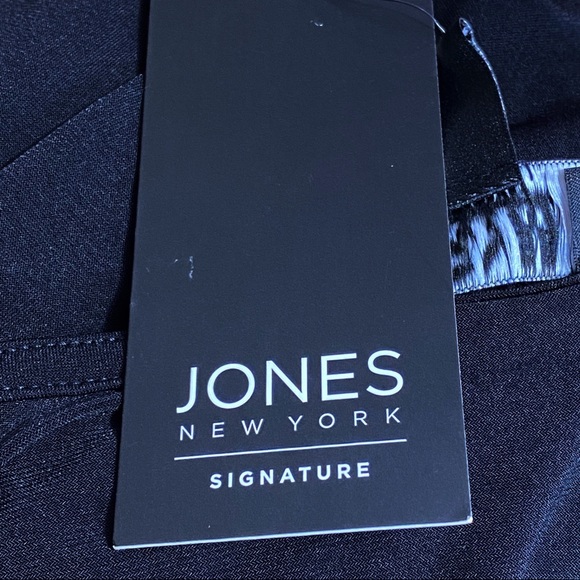 JONES NEW YORK Signature NWT crossover front v-neck roll up tab sleeve top M - Picture 8 of 8